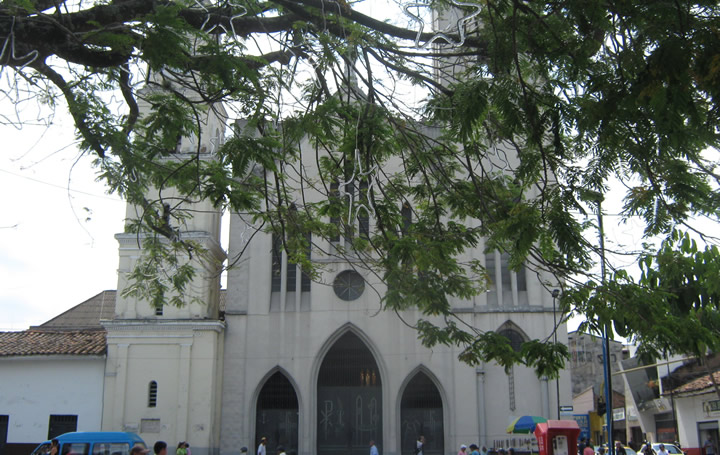 Iglesia San Bartolomé, Tuluá | livevalledelcauca.com